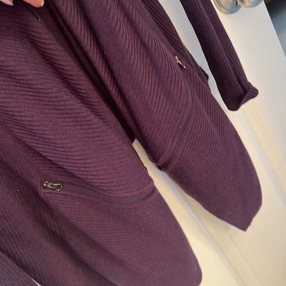 Lulu cardigan with zipper pockets, super soft. Used but good condition - Picture 4 of 6